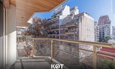 5 ambientes con dependencia y cochera doble. EN VENTA!
