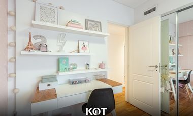 5 ambientes con dependencia y cochera doble. EN VENTA!