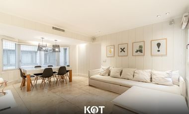 5 ambientes con dependencia y cochera doble. EN VENTA!