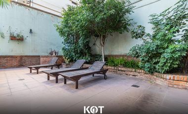 5 ambientes con dependencia y cochera doble. EN VENTA!