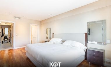 5 ambientes con dependencia y cochera doble. EN VENTA!