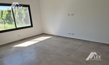 HERMOSA CASA EN UNA SOLA PLANTA EN CANTON ISLAS! TODO  LUZ!