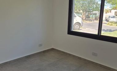 HERMOSA CASA EN UNA SOLA PLANTA EN CANTON ISLAS! TODO  LUZ!