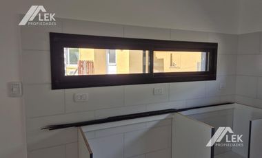 HERMOSA CASA EN UNA SOLA PLANTA EN CANTON ISLAS! TODO  LUZ!