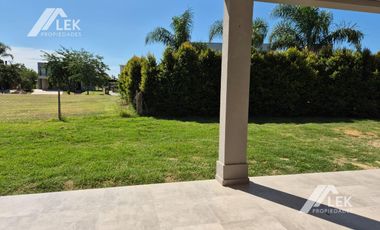 HERMOSA CASA EN UNA SOLA PLANTA EN CANTON ISLAS! TODO  LUZ!