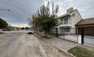 CASA EN VENTA EN CENTRO DE FERNADEZ ORO