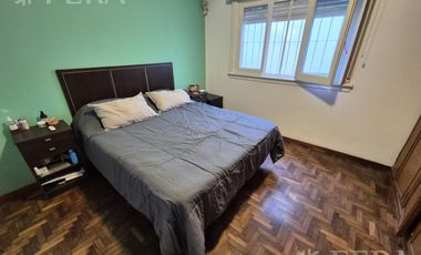 Venta casa 4 ambientes con cochera en Bernal