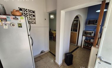 Venta casa 4 ambientes con cochera en Bernal