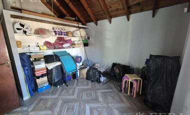 Venta casa 4 ambientes con cochera en Bernal