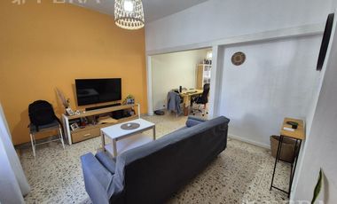 Venta casa 4 ambientes con cochera en Bernal