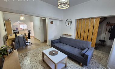 Venta casa 4 ambientes con cochera en Bernal