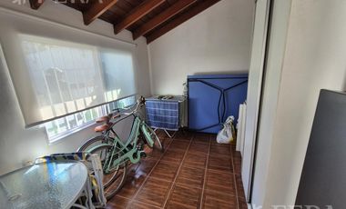 Venta casa 4 ambientes con cochera en Bernal
