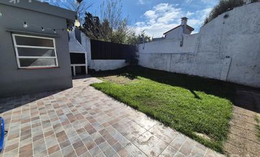 Venta casa 4 ambientes con cochera en Bernal