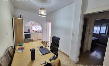 Venta casa 4 ambientes con cochera en Bernal