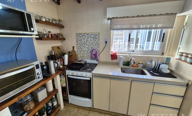 Venta casa 4 ambientes con cochera en Bernal