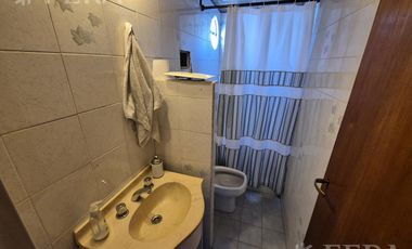 Venta casa 4 ambientes con cochera en Bernal