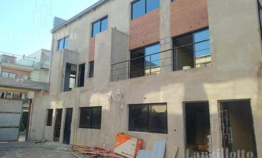 Depto 2 ambientes con cochera en venta - Lanús Este