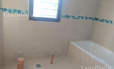Depto 2 ambientes con cochera en venta - Lanús Este