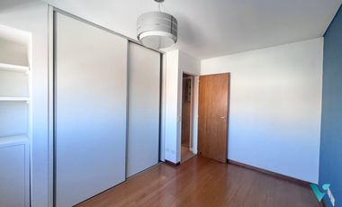 Departamento de 3 ambientes con cochera y baulera en Castelar norte centro