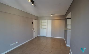 Departamento de 3 ambientes con cochera y baulera en Castelar norte centro