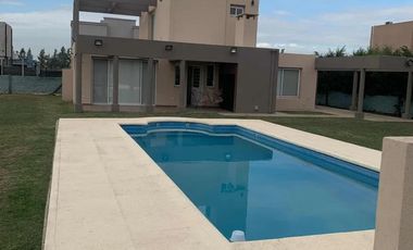 Casa en venta - 3 Dormitorios 3 Baños - Canning