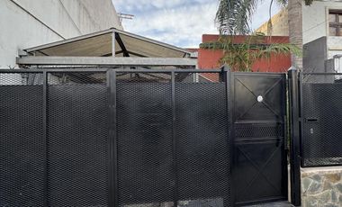 Venta casa 4 ambientes con cochera en Wilde