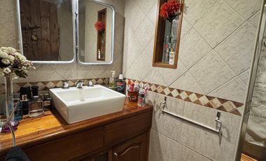 Venta casa 4 ambientes con cochera en Wilde