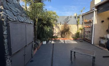 Venta casa 4 ambientes con cochera en Wilde