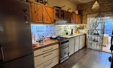 Venta casa 4 ambientes con cochera en Wilde