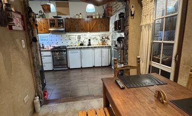 Venta casa 4 ambientes con cochera en Wilde