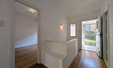 CASA VENTA BAJO VICENTE LOPEZ 4 AMBIENTES COCHERA APTO CREDITO