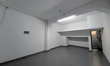 CASA VENTA BAJO VICENTE LOPEZ 4 AMBIENTES COCHERA APTO CREDITO