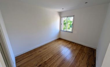 CASA VENTA BAJO VICENTE LOPEZ 4 AMBIENTES COCHERA APTO CREDITO