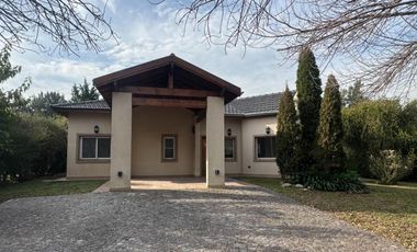 Casa en venta - 3 Dormitorios 3 Baños - San Vicente