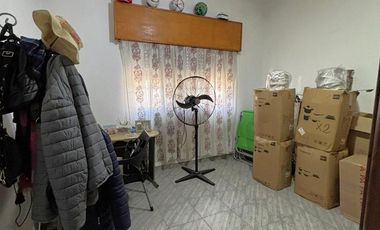 Casa en Barrio Azcuénaga con 4 Dormitorios y Patio