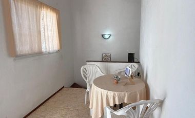 Casa en Barrio Azcuénaga con 4 Dormitorios y Patio