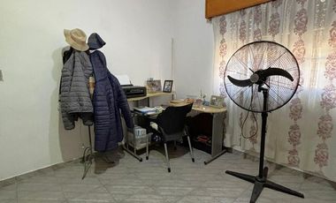 Casa en Barrio Azcuénaga con 4 Dormitorios y Patio