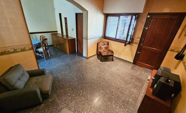 CASA EN VENTA EN CASTELAR NORTE