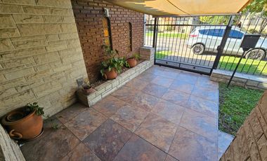 CASA EN VENTA EN CASTELAR NORTE