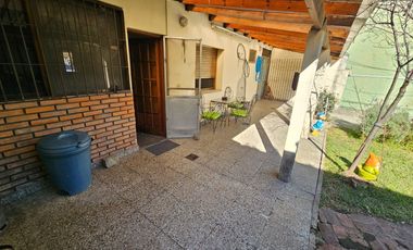 CASA EN VENTA EN CASTELAR NORTE