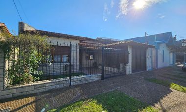 CASA EN VENTA EN CASTELAR NORTE