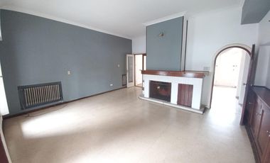 Alquiler casa de 3 ambientes en Alvear y Castelli