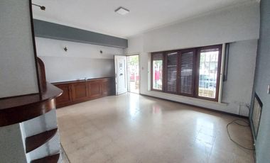 Alquiler casa de 3 ambientes en Alvear y Castelli