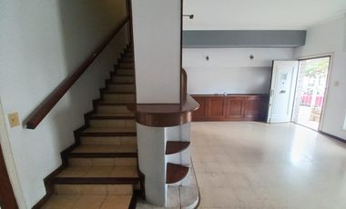 Alquiler casa de 3 ambientes en Alvear y Castelli