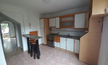 Alquiler casa de 3 ambientes en Alvear y Castelli
