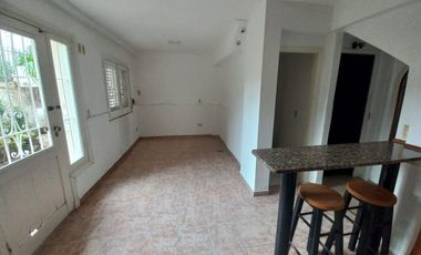 Alquiler casa de 3 ambientes en Alvear y Castelli