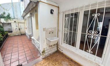 Alquiler casa de 3 ambientes en Alvear y Castelli