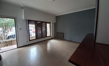 Alquiler casa de 3 ambientes en Alvear y Castelli