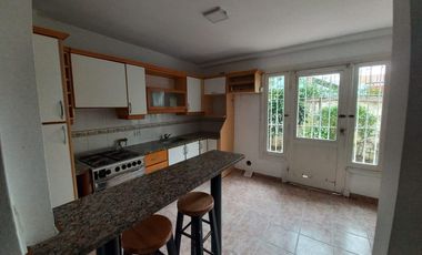 Alquiler casa de 3 ambientes en Alvear y Castelli