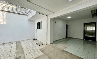 CASA EN VENTA Y RENTA SOBRE AV. REVOLUCION TLAQUEPAQUE
